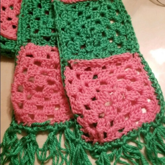 Scarves , hats and blankets - Picture 2 of 3